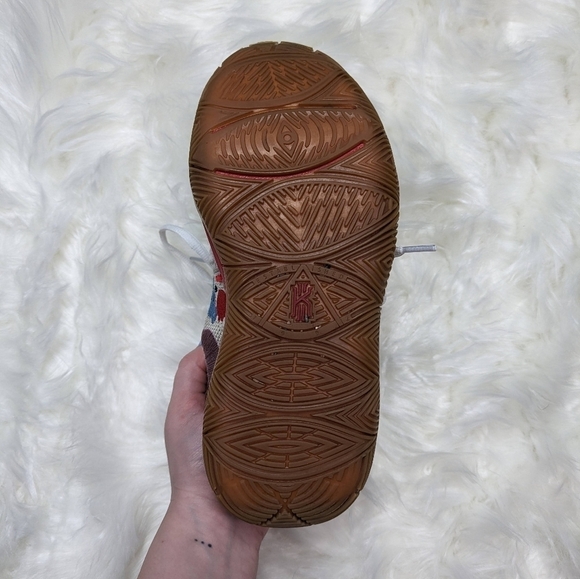 Nike Bandulu Kyrie 5 Embroidered Splatters Basketball Shoes Size Youth 5.5 - Picture 9 of 10